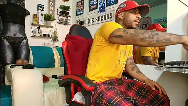 Leenar Key online show from 12-16-25, 01:59