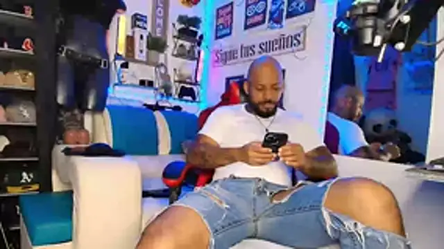 Leenar Key online show from 03-17-26, 07:39