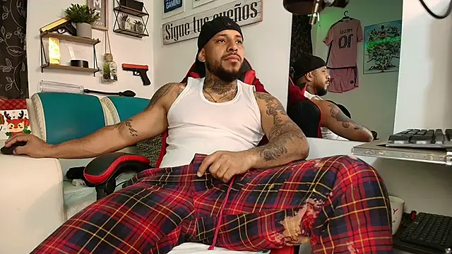 Leenar Key online show from 11-11-25, 03:18