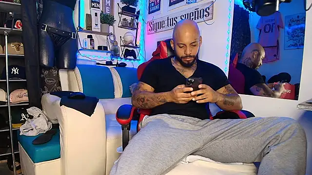 Leenar Key online show from 02-28-26, 01:22