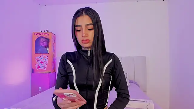 Snapshot of shadowcatt_ chatting on 09-18-25, 11:57 shadowcatt online show from 09-18-25, 11:57