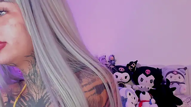 Snapshot of shadowcatt_ chatting on 11-17-25, 08:02 shadowcatt online show from 11-17-25, 08:02