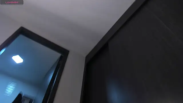 samaay07  online show from 12-18-25, 04:44