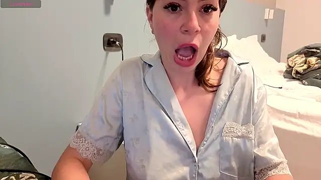 Jullyenn3 online show from 04-28-26, 05:28