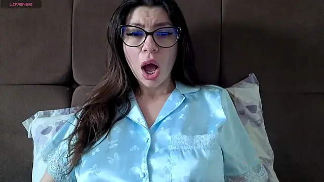 Jullyenn3 online show from 03-10-26, 02:43