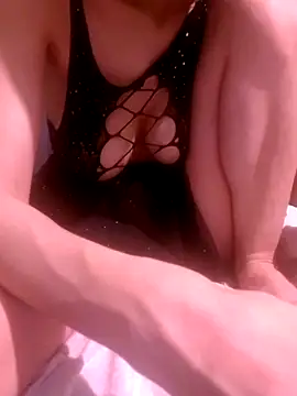 Snapshot of xaleyna36 chatting on 02-11-25, 11:44 xaleyna36 online show from 02-11-25, 11:44