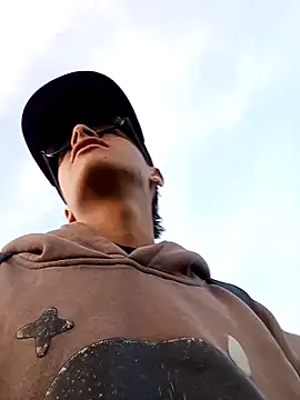 Snapshot of Cuervo_maniaco chatting on 12-20-24, 10:43 Cuervo maniaco online show from 12-20-24, 10:43