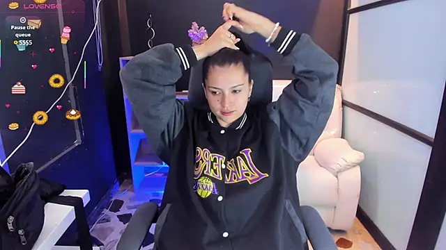 TifanyWhite  online show from 03-20-25, 08:40