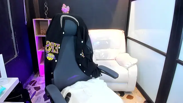TifanyWhite  online show from 03-14-25, 11:22
