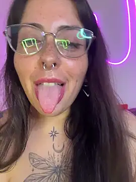 Snapshot of Mizztikaa chatting on 01-07-26, 08:36 Mizztikaa online show from 01-07-26, 08:36