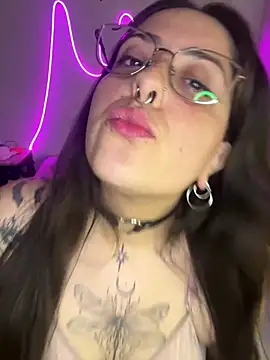 Snapshot of Mizztikaa chatting on 02-26-25, 03:35 Mizztikaa online show from 02-26-25, 03:35