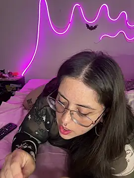 Snapshot of Mizztikaa chatting on 03-16-25, 10:42 Mizztikaa online show from 03-16-25, 10:42