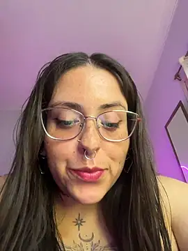 Snapshot of Mizztikaa chatting on 11-17-25, 06:56 Mizztikaa online show from 11-17-25, 06:56