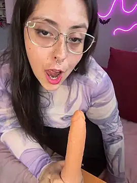 Snapshot of Mizztikaa chatting on 10-08-25, 06:52 Mizztikaa online show from 10-08-25, 06:52