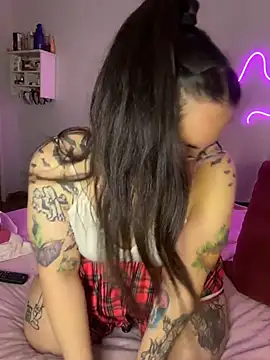 Snapshot of Mizztikaa chatting on 10-24-25, 05:12 Mizztikaa online show from 10-24-25, 05:12