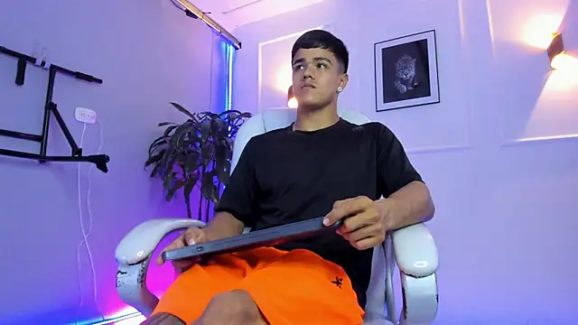 Rob saenz  online show from 11-12-25, 04:22