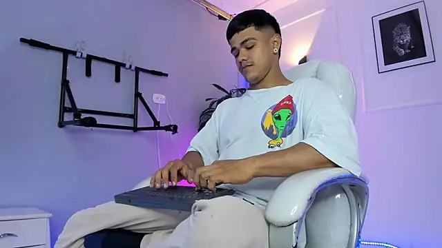 Rob saenz  online show from 11-20-25, 01:34