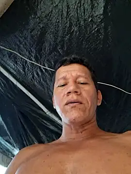 Snapshot of leoytessa_10 chatting on 10-31-25, 01:41 leoytessa 10 online show from 10-31-25, 01:41