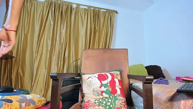 CharlotteLauren online show from 11-30-25, 04:35