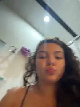 Snapshot of eva_y_marcelo chatting on 05-20-26, 11:07 eva y marcelo online show from 05-20-26, 11:07