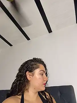 Snapshot of eva_y_marcelo chatting on 05-23-26, 11:42 eva y marcelo online show from 05-23-26, 11:42