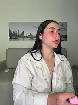 Snapshot of SophieRoyals chatting on 06-20-26, 01:38 SophieRoyals online show from 06-20-26, 01:38