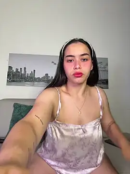 Snapshot of SophieRoyals chatting on 06-04-26, 01:05 SophieRoyals online show from 06-04-26, 01:05