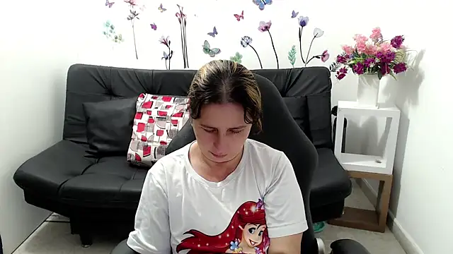 Snapshot of victoria_jones chatting on 05-09-26, 12:19 victoria jones online show from 05-09-26, 12:19