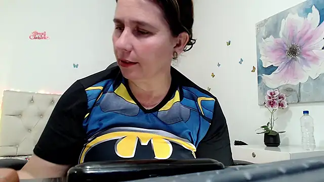 Snapshot of victoria_jones chatting on 04-25-26, 01:41 victoria jones online show from 04-25-26, 01:41