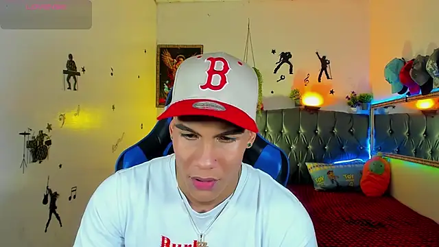 Snapshot of Damian_latinxxx chatting on 09-22-25, 02:39 Damian latinxxx online show from 09-22-25, 02:39