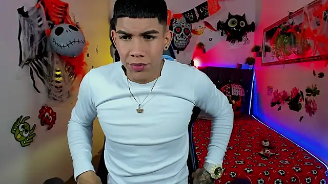 Snapshot of Damian_latinxxx chatting on 10-23-25, 03:05 Damian latinxxx online show from 10-23-25, 03:05