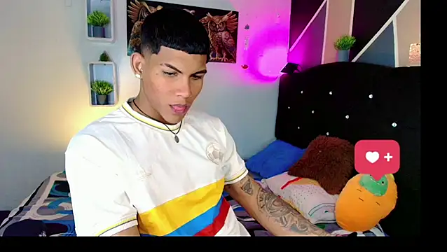 Snapshot of Damian_latinxxx chatting on 03-21-25, 06:05 Damian latinxxx online show from 03-21-25, 06:05