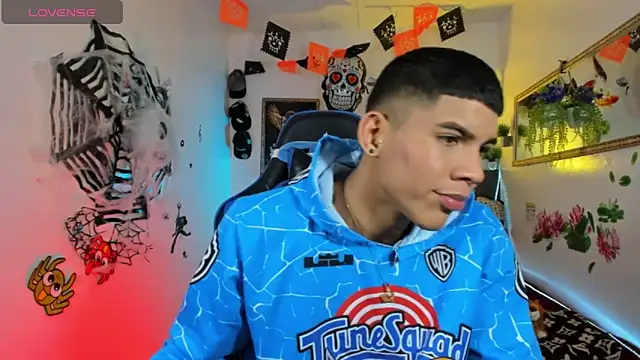 Snapshot of Damian_latinxxx chatting on 10-20-25, 02:57 Damian latinxxx online show from 10-20-25, 02:57
