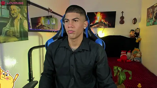 Snapshot of Damian_latinxxx chatting on 04-27-26, 12:19 Damian latinxxx online show from 04-27-26, 12:19