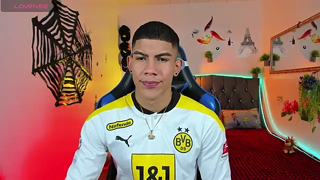 Snapshot of Damian_latinxxx chatting on 10-07-25, 02:45 Damian latinxxx online show from 10-07-25, 02:45
