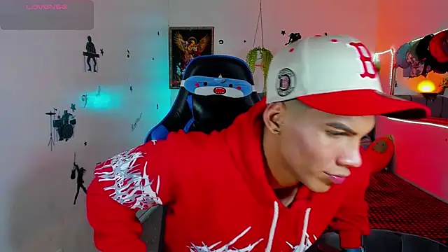 Snapshot of Damian_latinxxx chatting on 09-21-25, 01:44 Damian latinxxx online show from 09-21-25, 01:44