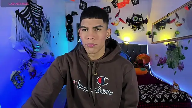 Snapshot of Damian_latinxxx chatting on 10-19-25, 02:58 Damian latinxxx online show from 10-19-25, 02:58