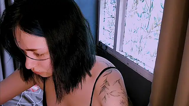 Snapshot of candy_lina chatting on 09-28-25, 05:47 candy lina online show from 09-28-25, 05:47