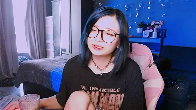 Snapshot of candy_lina chatting on 09-24-25, 02:51 candy lina online show from 09-24-25, 02:51