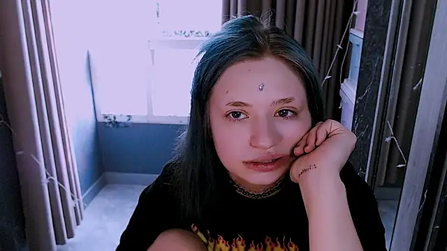 Snapshot of candy_lina chatting on 10-19-25, 08:17 candy lina online show from 10-19-25, 08:17