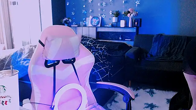 Snapshot of candy_lina chatting on 10-04-25, 06:59 candy lina online show from 10-04-25, 06:59