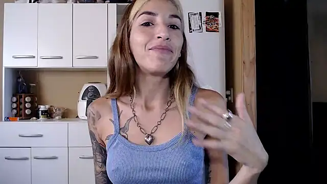 stephieval  online show from 05-12-26, 01:39