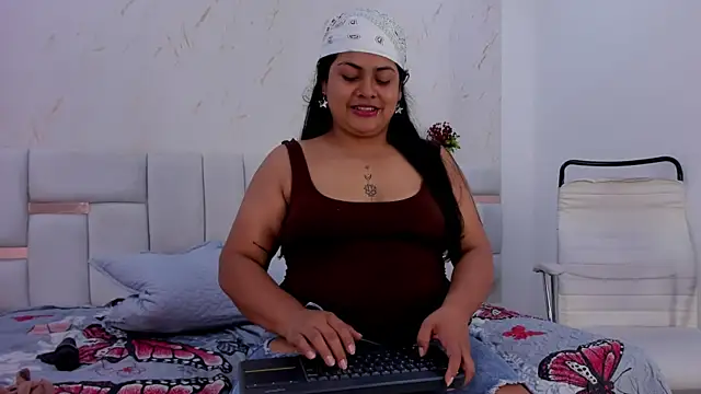 Snapshot of Sasha_pearz chatting on 10-08-25, 03:19 Sasha pearz online show from 10-08-25, 03:19