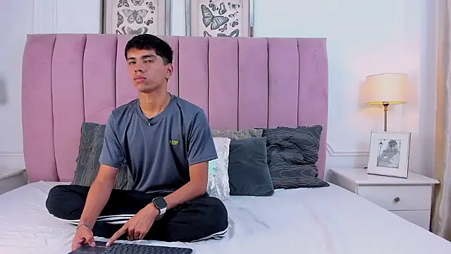 Santy carrington online show from 03-09-26, 08:01