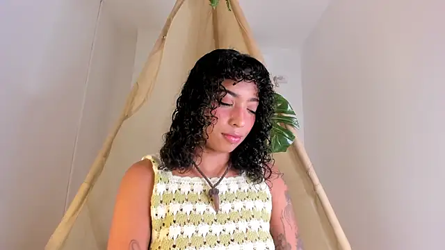 Ariella Ruiz online show from 11-07-25, 11:59