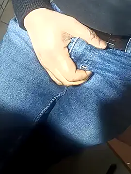 Snapshot of franko1987 chatting on 03-07-25, 04:35 franko1987 online show from 03-07-25, 04:35