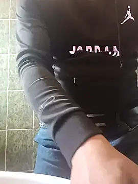 Snapshot of franko1987 chatting on 03-22-25, 09:13 franko1987 online show from 03-22-25, 09:13