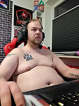 Snapshot of PupW0lfy chatting on 01-22-25, 04:44 PupW0lfy online show from 01-22-25, 04:44