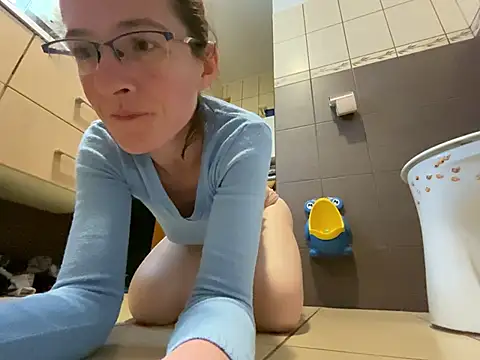 Milky hairy mommy online show from 01-16-26, 08:46