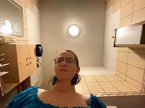 Milky hairy mommy online show from 10-10-25, 07:58